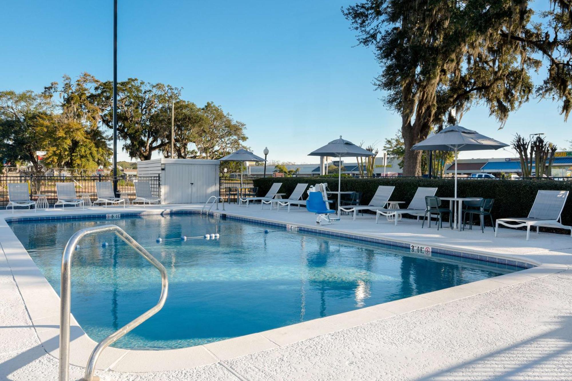 Spark By Hilton Savannah Midtown Exterior photo